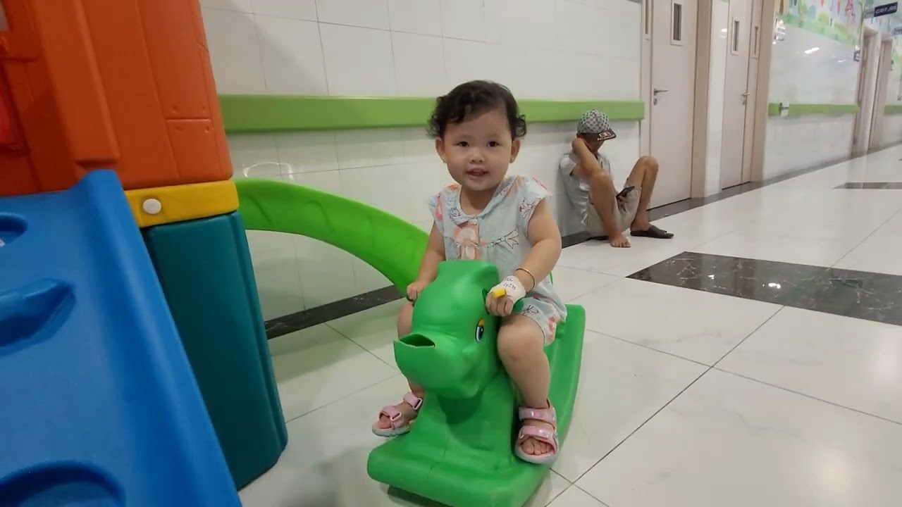 Thỏ con đi Tphcm khám bứu mỡ ở cổ tay phải