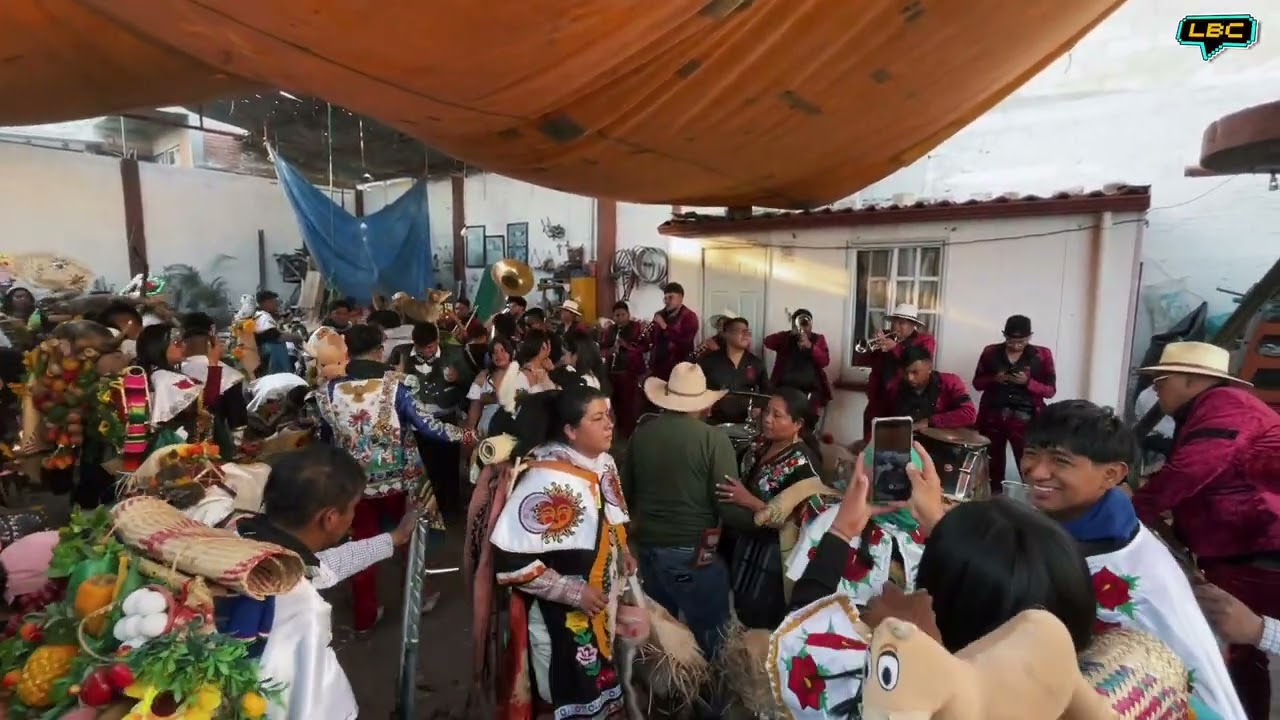 VAYA MANERA DE PONER A BAILAR BANDA SUPER REYES EN HUEJOTZINGO