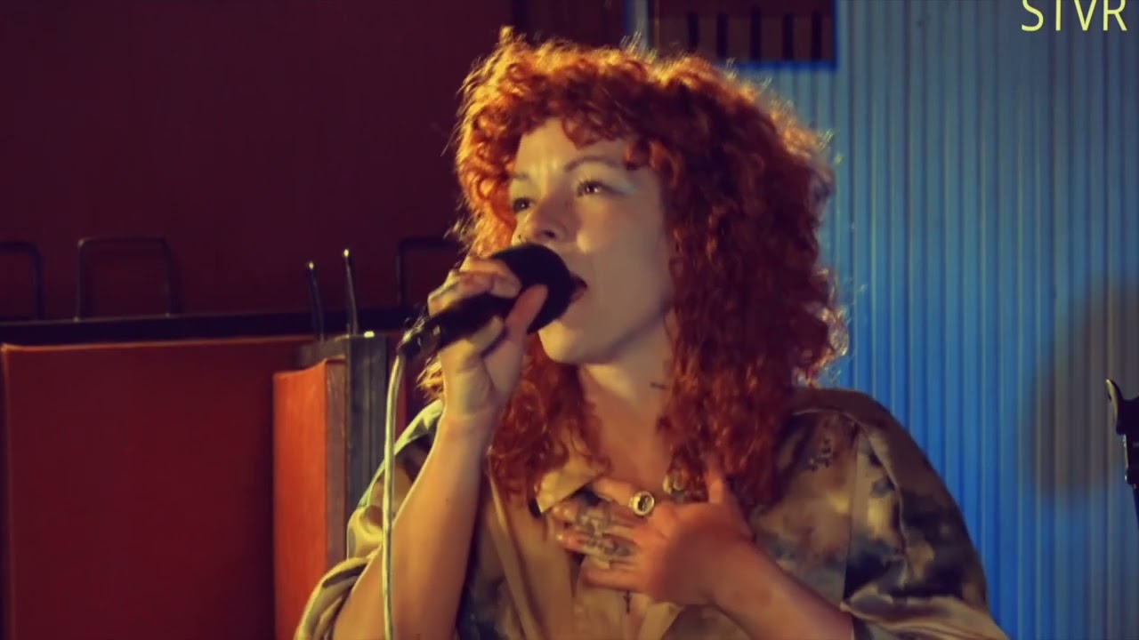 Dennyiah - Lifandi vatnið (Ásgeir cover) live at Slovak National Radio