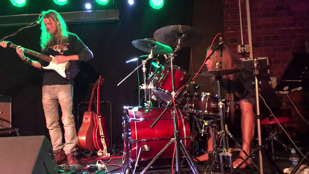 The Sensational Francis Dunnery band &ldquo;Feel like kissing you again&rdquo;