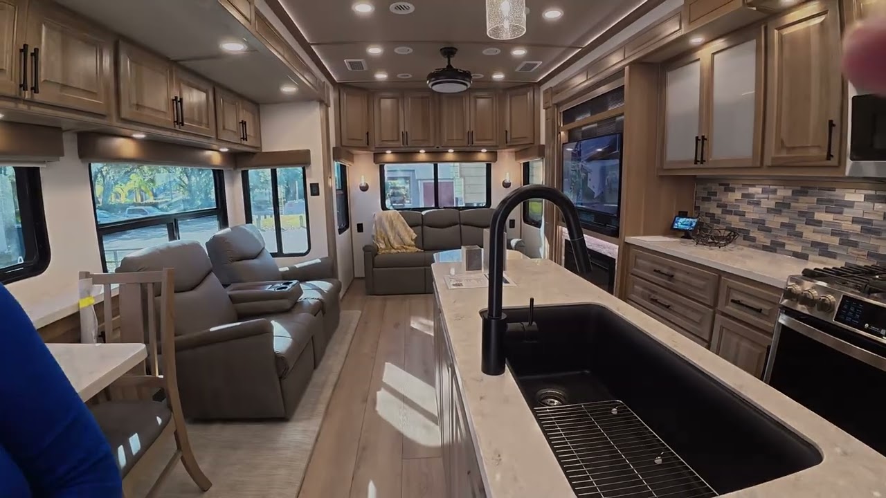 Tampa RV 2026 5 Luxe RV