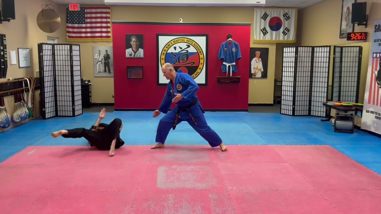 Defense Against Wrestler - Mohm Jahbgi - Sin Moo Ryong Moo Kwan