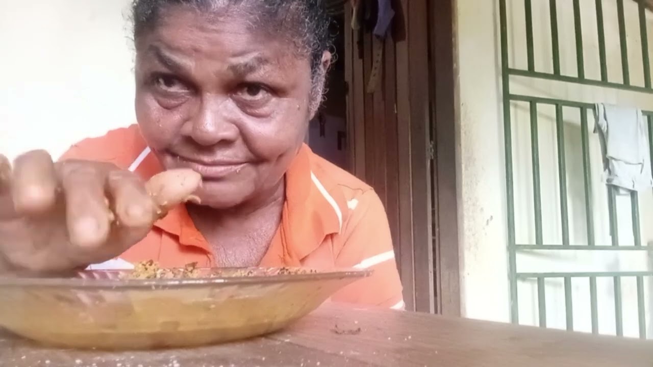 COMENDO SARAPATEL COM PIMENTA Q FIZ NA MINHA COZINHA ALENHA 