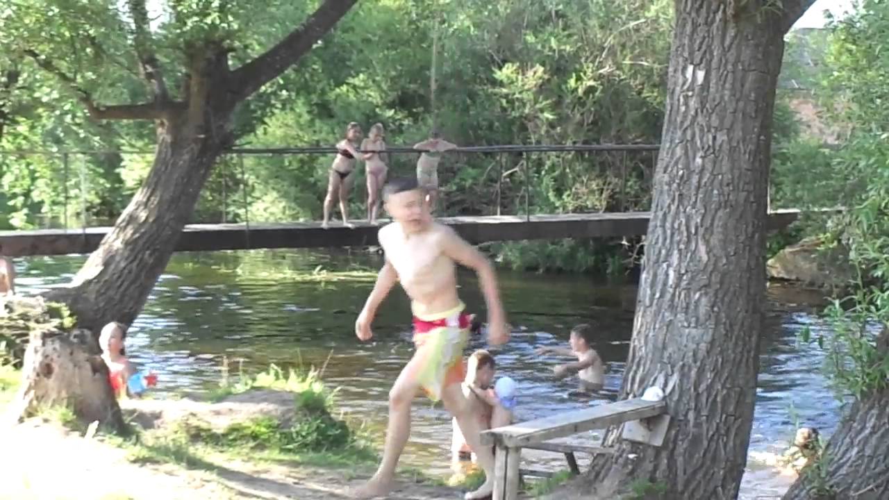 Україна Городок Львівська обл. купання в річці