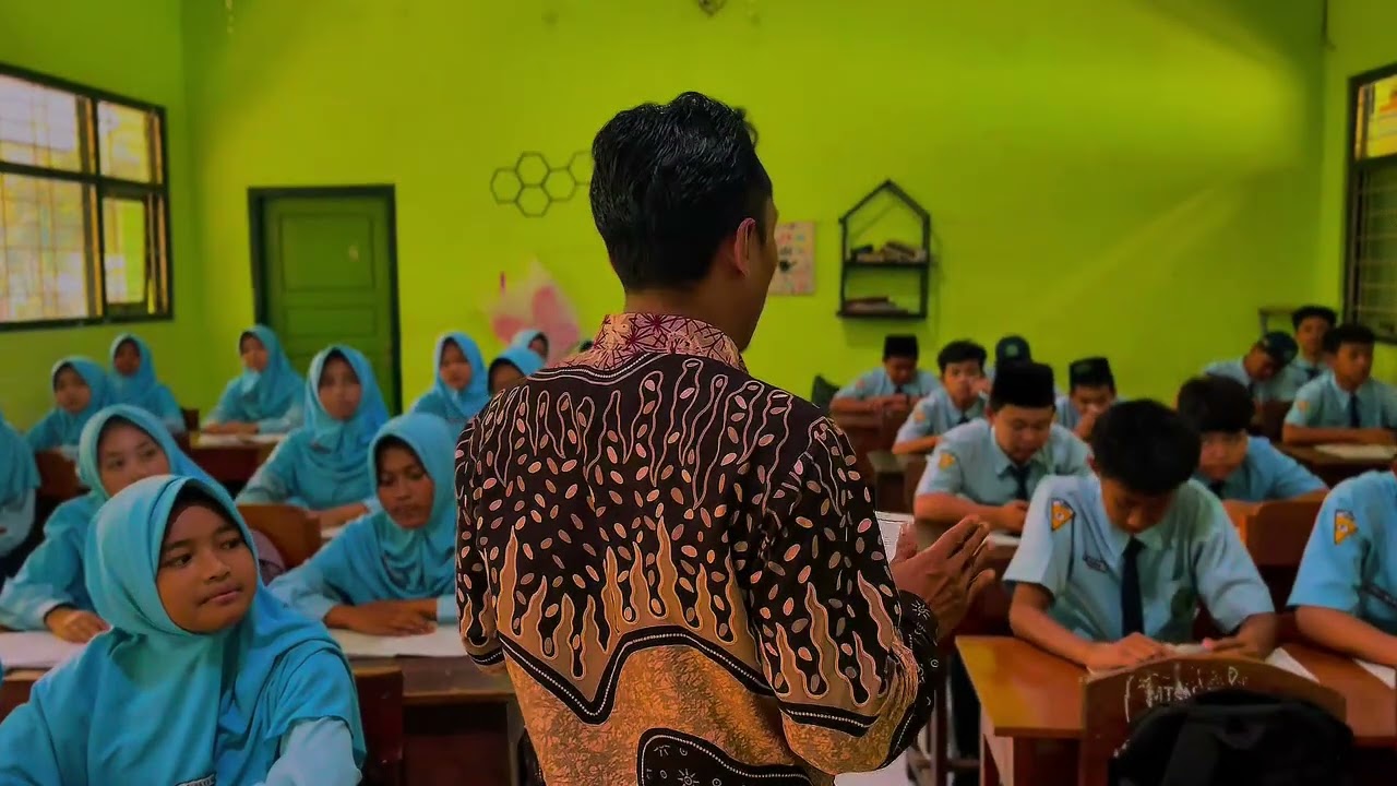 Juara 1 Lomba Videografi Kelas 8F berjudul Belajar Itu Niat, Bukan Sekedar Hadir