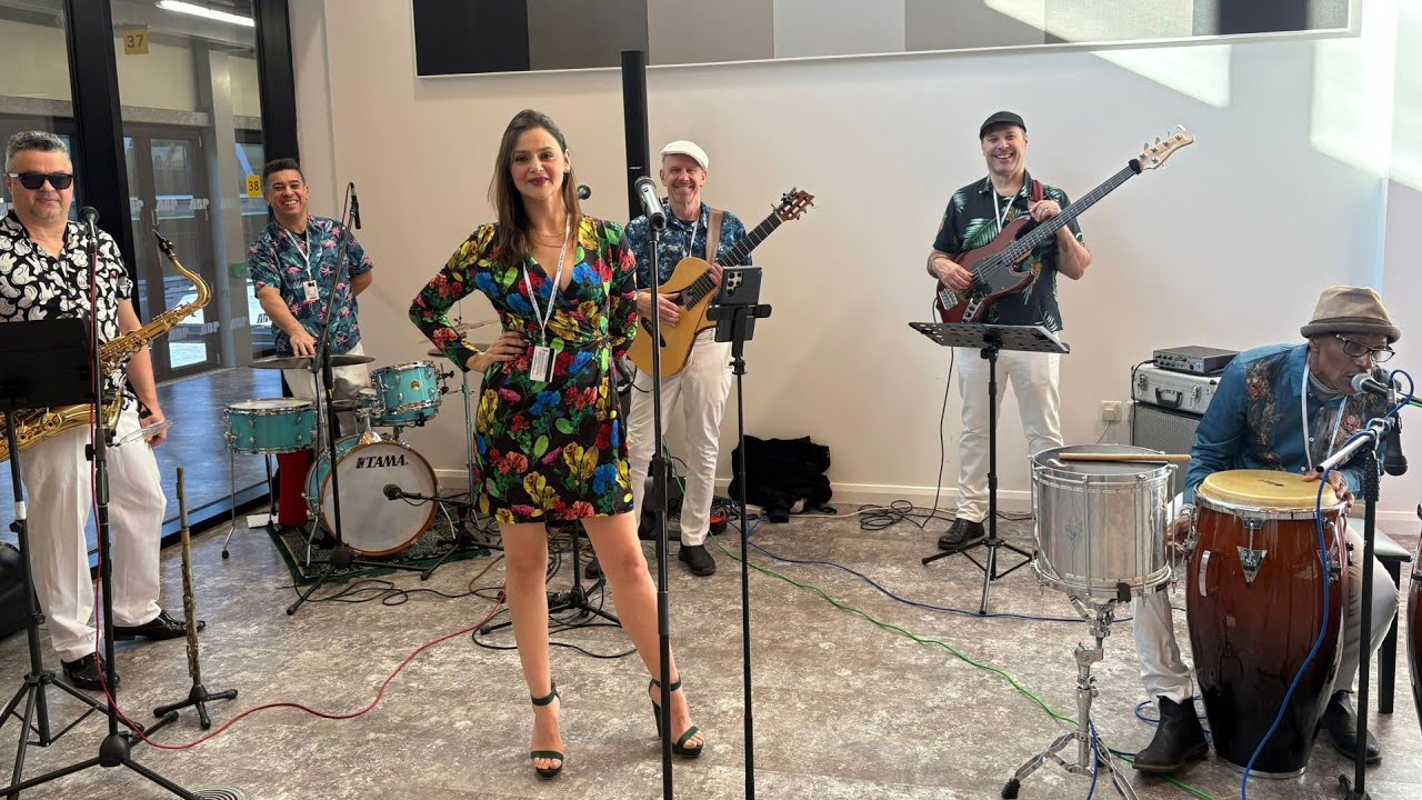 Mas Que Nada - Viramundo feat. Ligia Cabral (live)