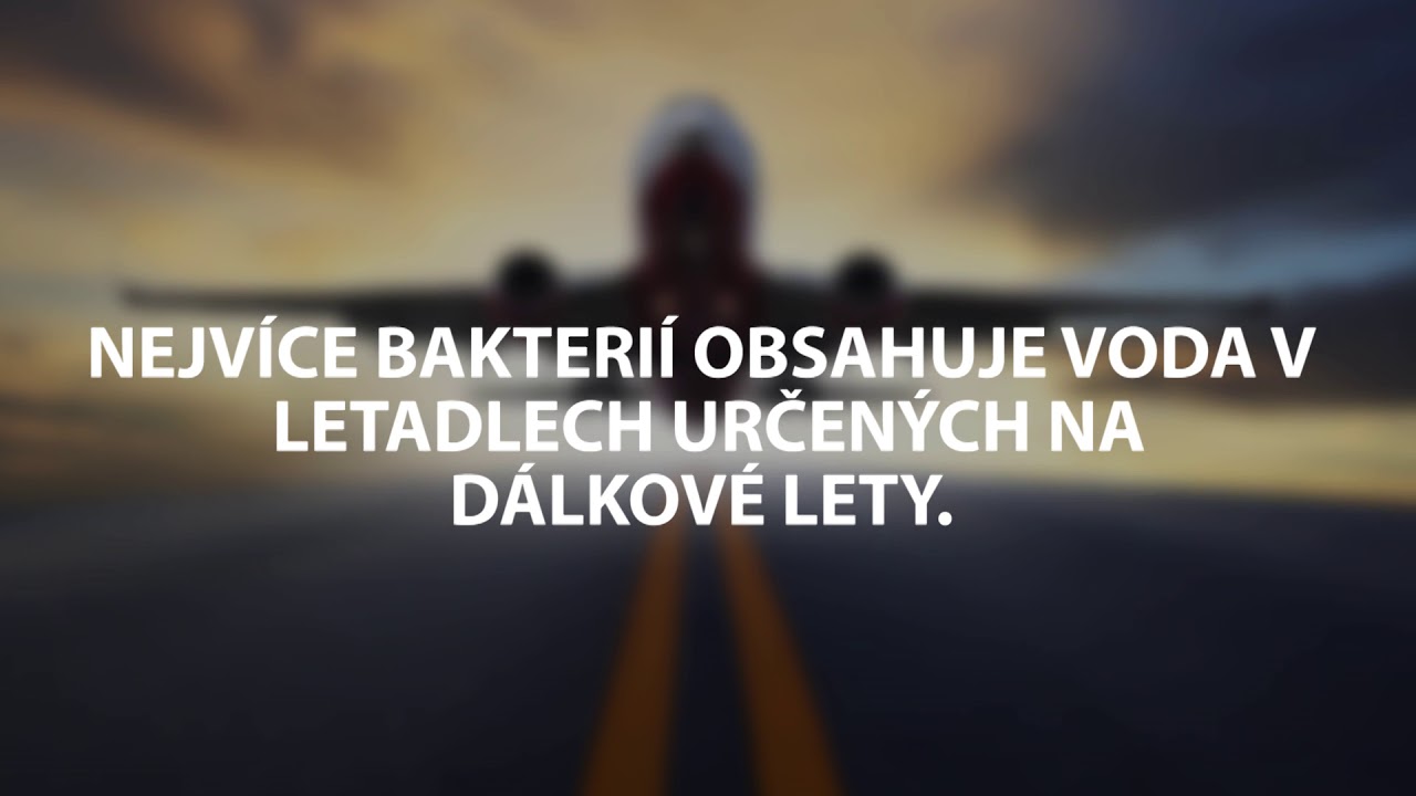 Tohle v&aacute;m aerolinky neřeknou: Proč by si letu&scaron;ka v letadle nedala čaj, kafe ani vodu?