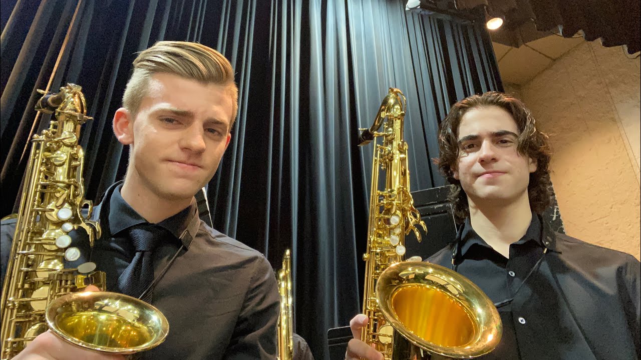 2 Saxes Play Sleigh Ride (Again)