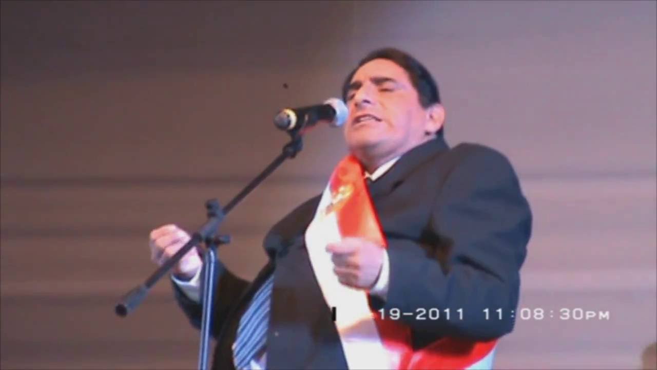 CARLOS ALVAREZ IMITANDO A ALAN GARCÍA : CARLOS ALVAREZ EN PUNO 2010