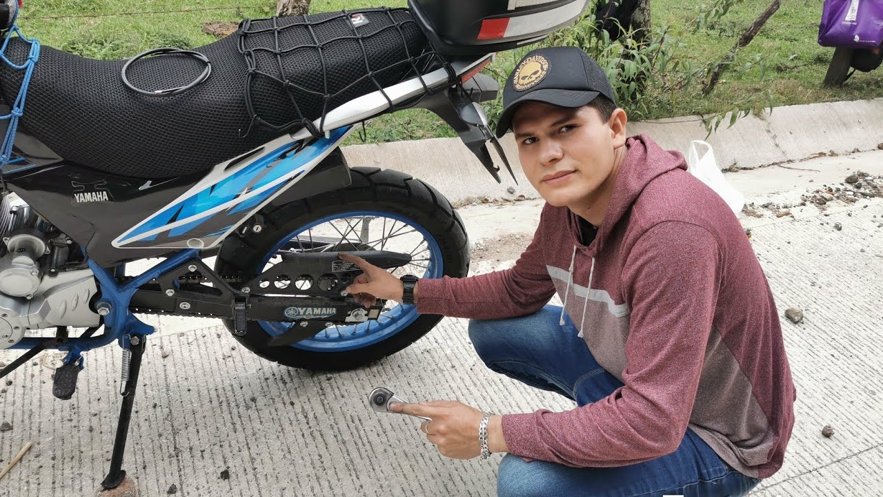 COMO TENSAR LA CADENA DE UNA MOTOCICLETA/BIEN EXPLICADO 😉👌🏻🏍️
