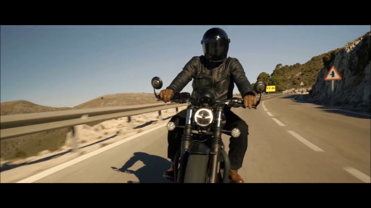 2018 Triumph Bonneville Bobber Black - Promotion Movie