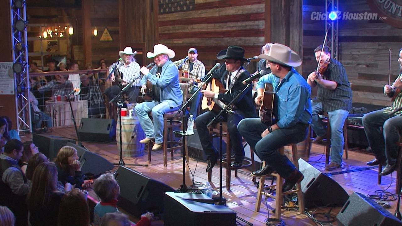 Former Oilers QB Dan Pastorini hosts Super Bowl party at Redneck Country Club