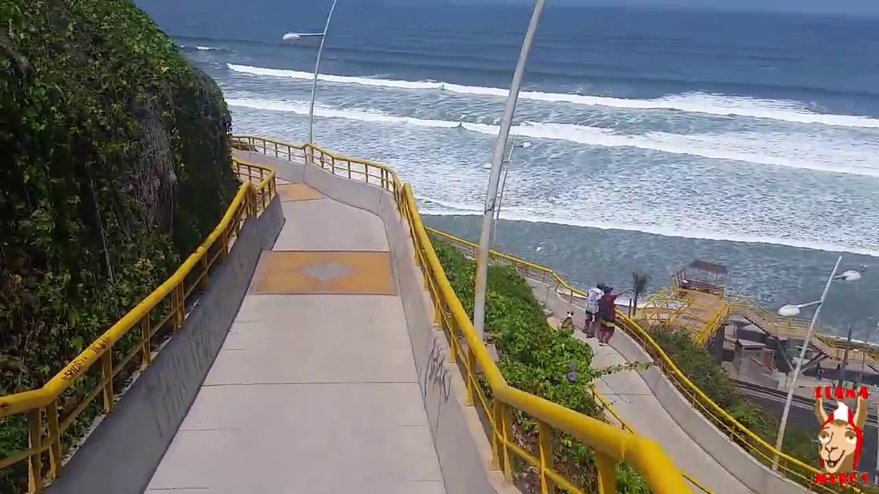Bajada de Malecon a Playa Costa Verde en Miraflores Lima Peru