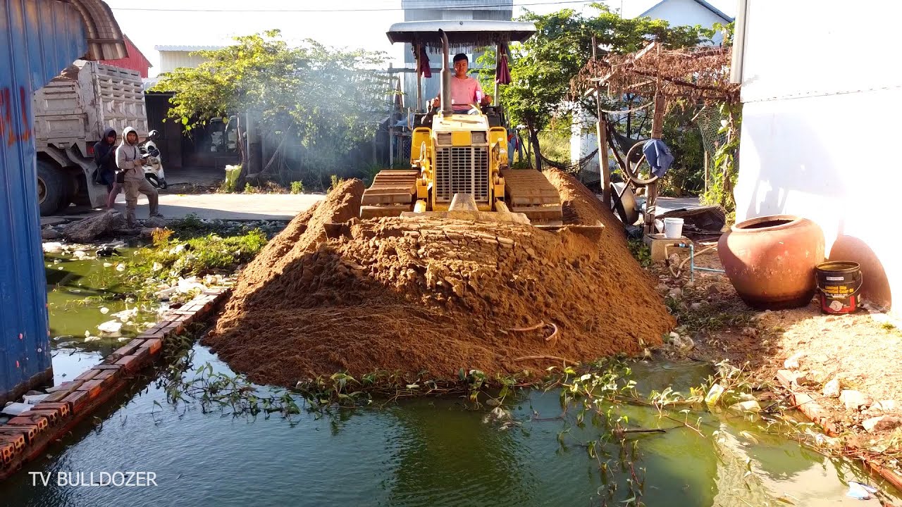 Full Processing Complete 100% Project LANDFILL DELETE TRASH WATER By Driver D20P DOZER Pushing SAND