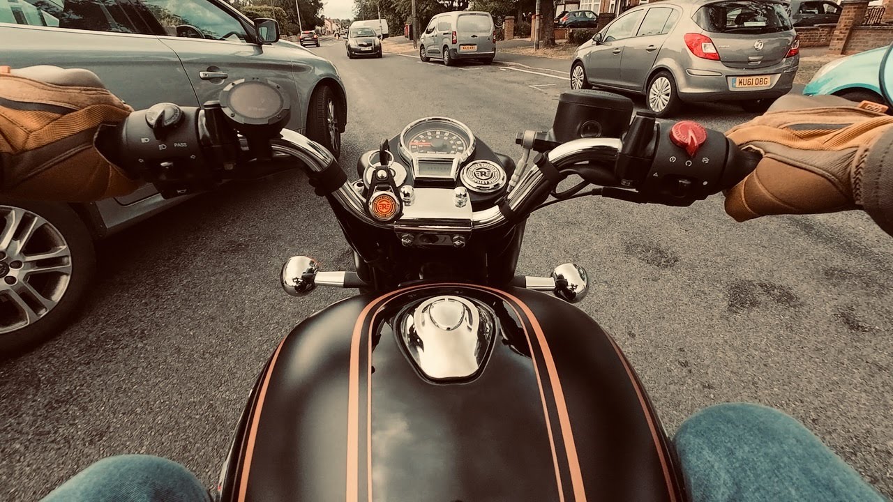 Royal Enfield Bullet 350 - A near miss and a spot of road rage