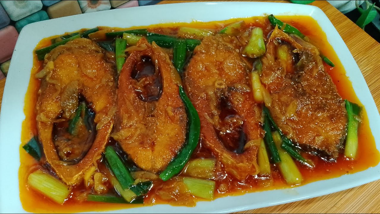 পিঁয়াজ পাতা দিয়ে ইলিশ মাছ রান্না || Hilsha Fish Curry With Spring Onion