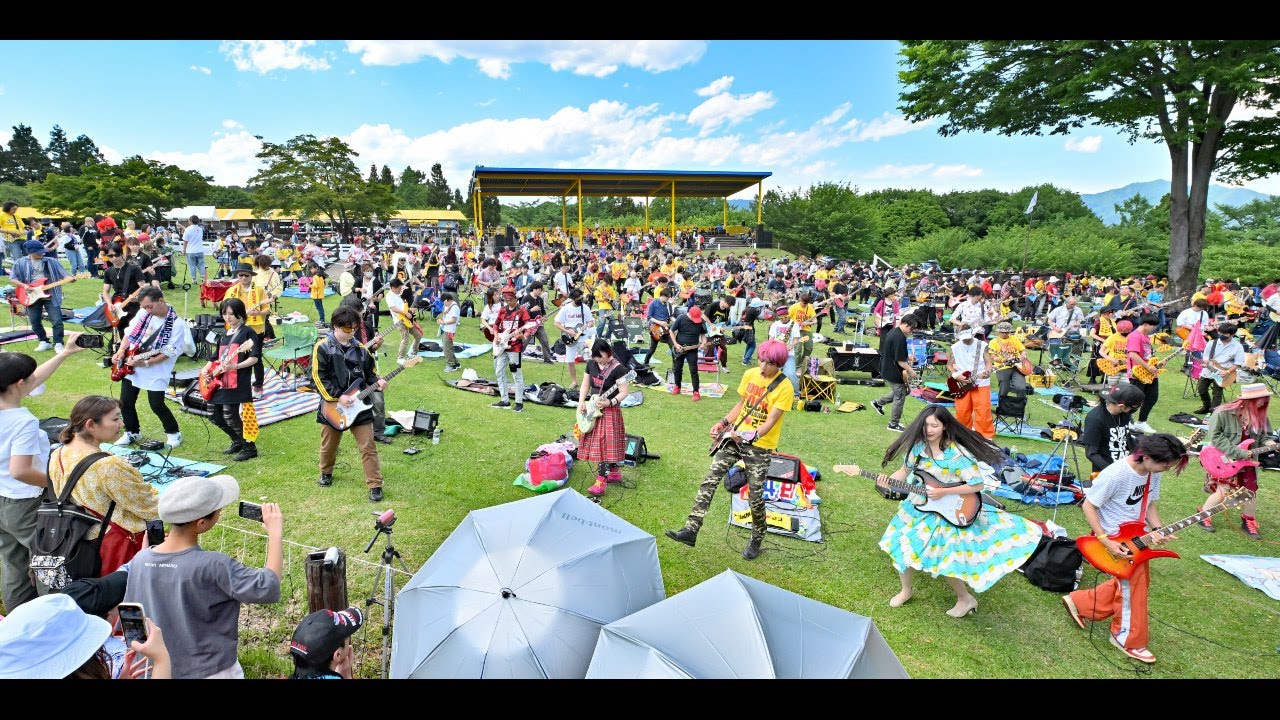 ４年ぶり1000人ロック🎸全員でかき鳴らす「hide」の名曲！群馬県渋川市の伊香保グリーン牧場