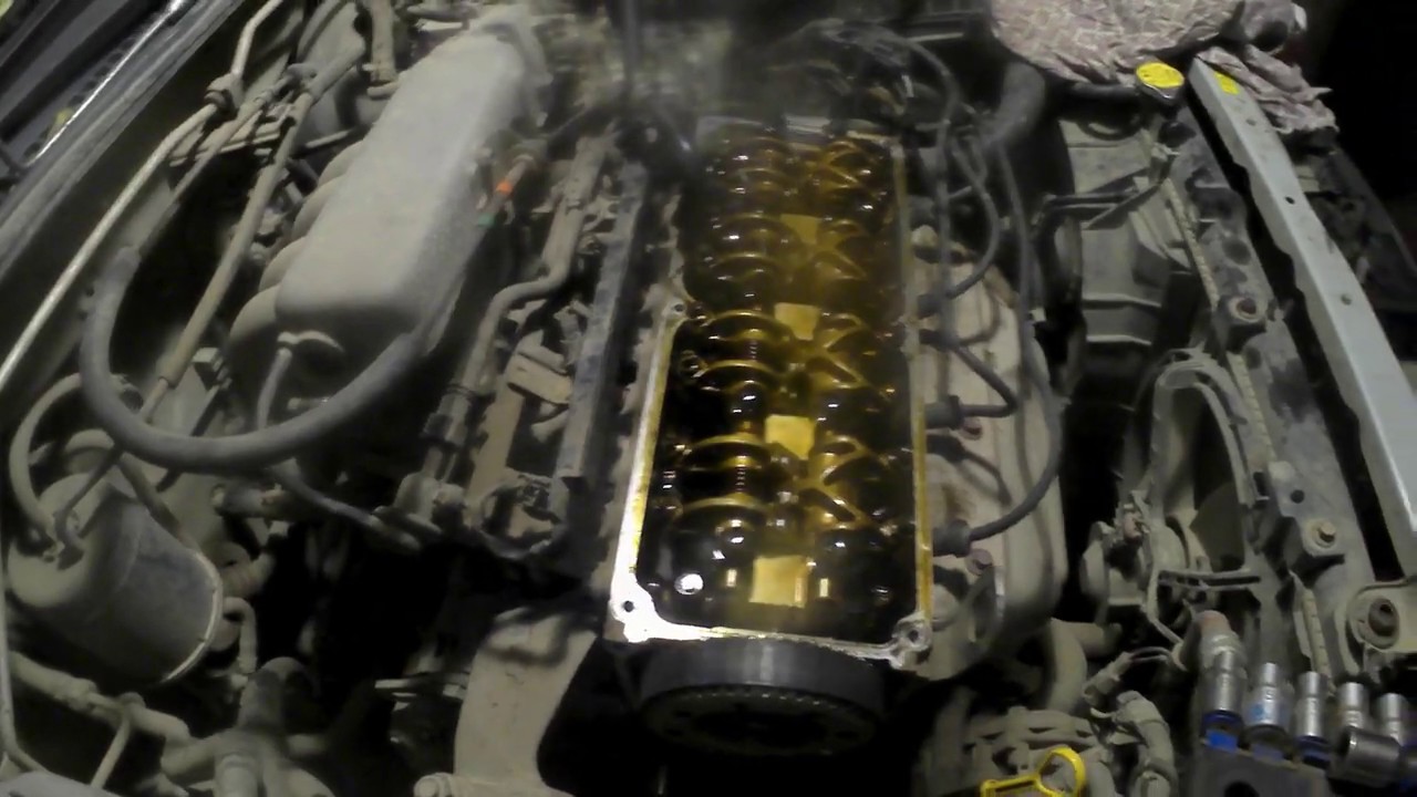 Замена маслосъёмных колпачков (сальники клапанов) Mazda 323