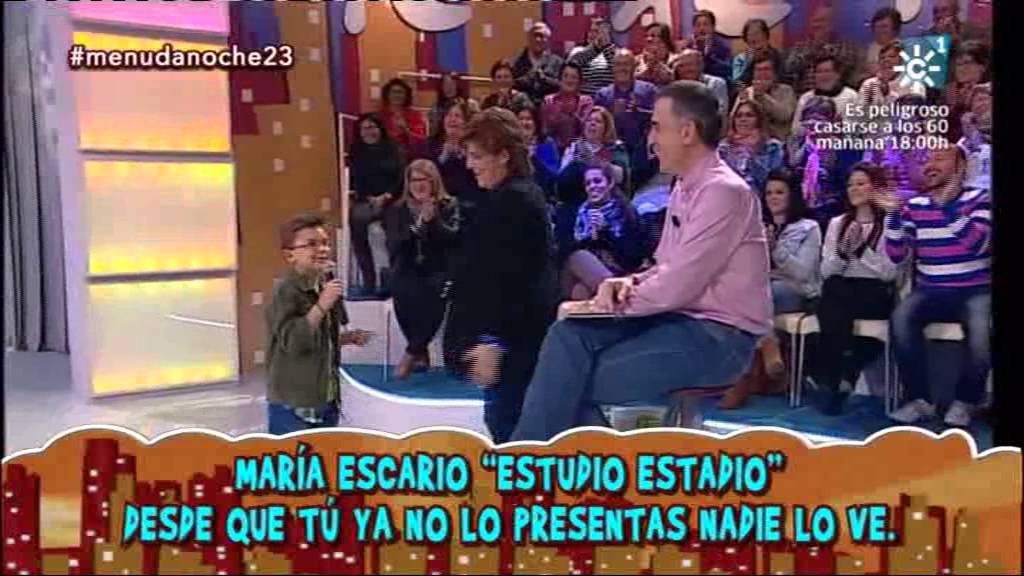 ALEJANDRO CANTANDO A MARIA ESCARIO