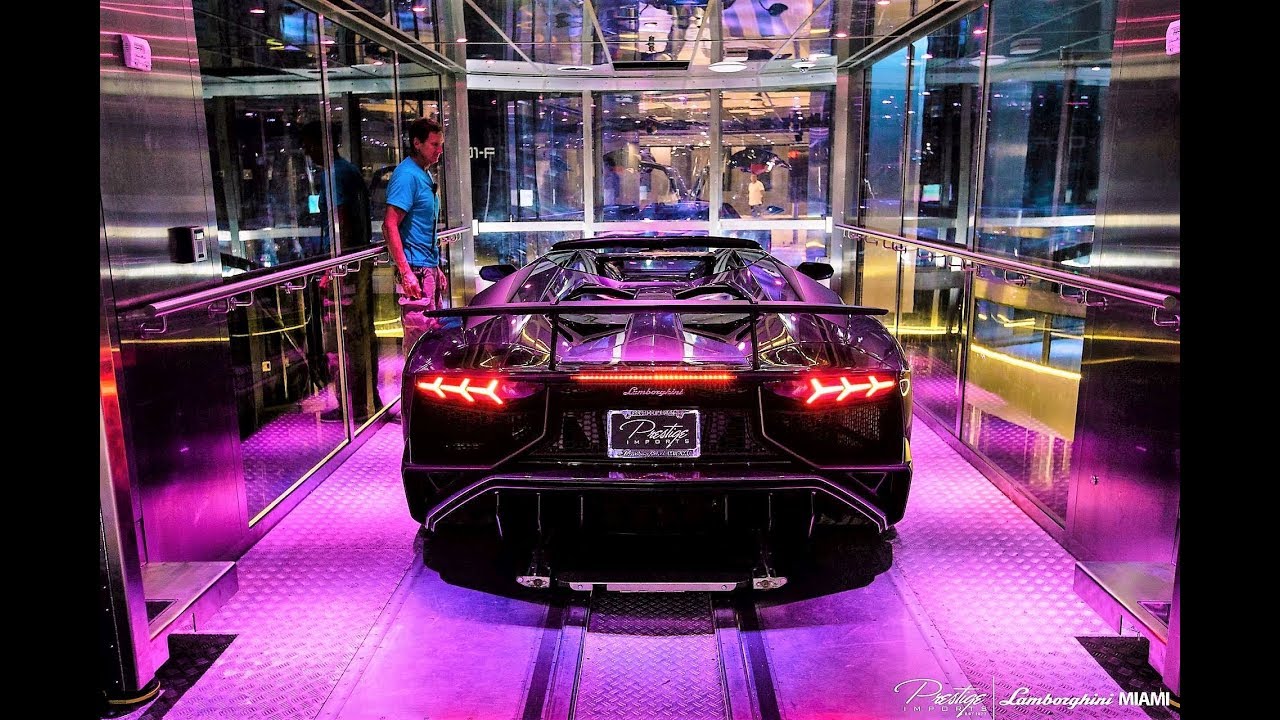 Lamborghini Aventador SV & Huracan driving on 56 floor + $40 Million Dollar View Porsche Tower Miami