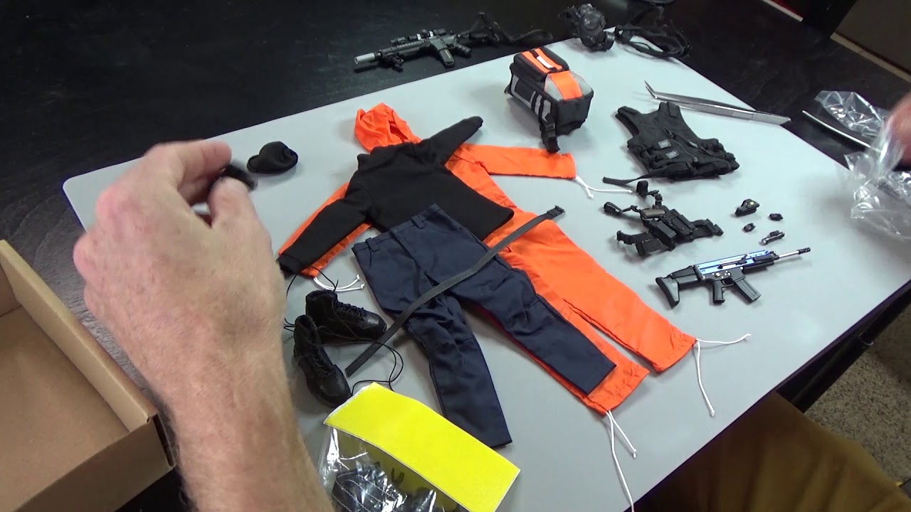 Unboxing the 1/6 Scale MultiFun Quarantine Zone Agent Action Figure Set