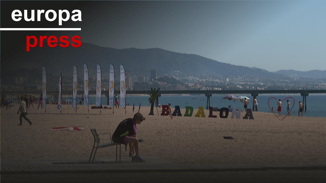 Playas repletas en el primer fin de semana primaveral en Badalona (Barcelona)