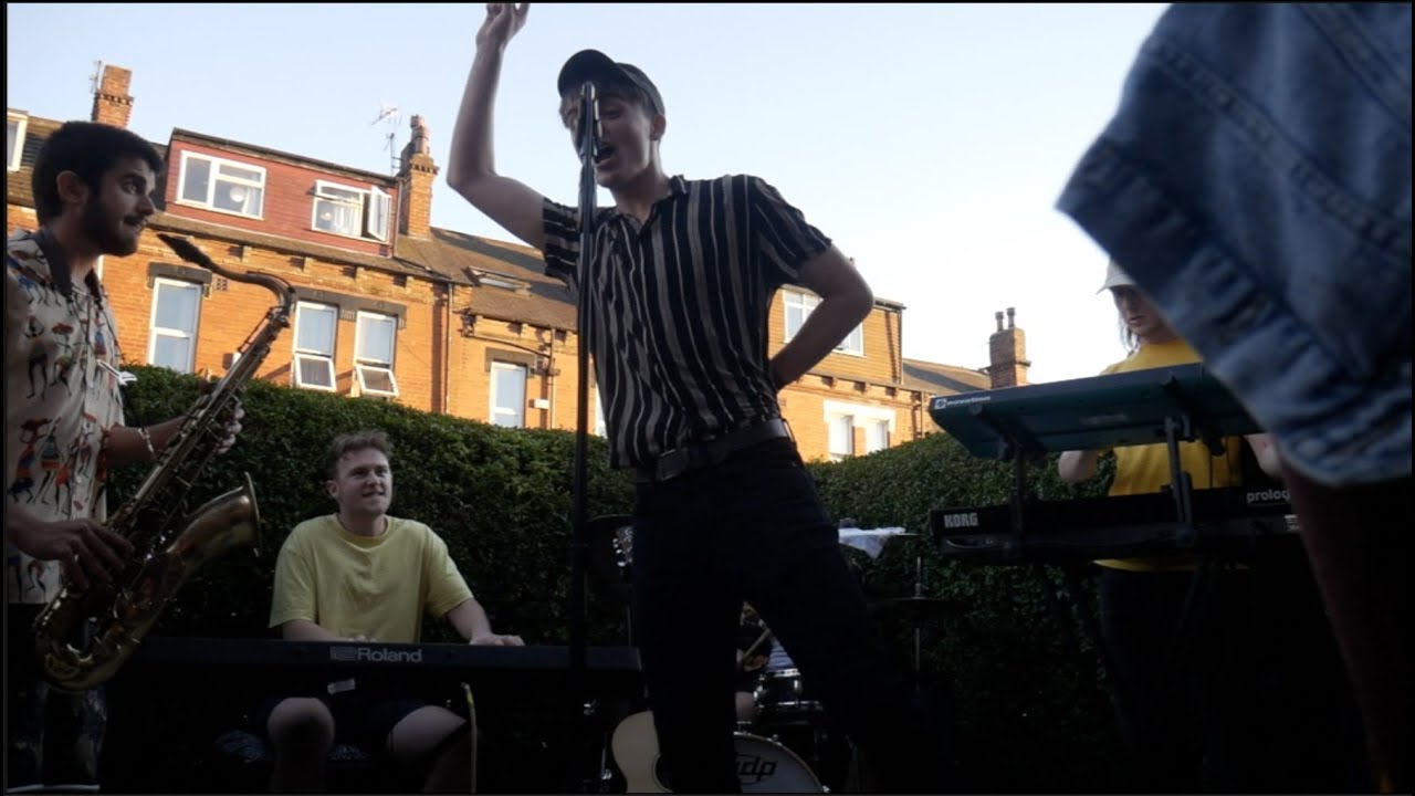 Make it wit chu Mashup LIVE @ Hyde Park Leeds 1