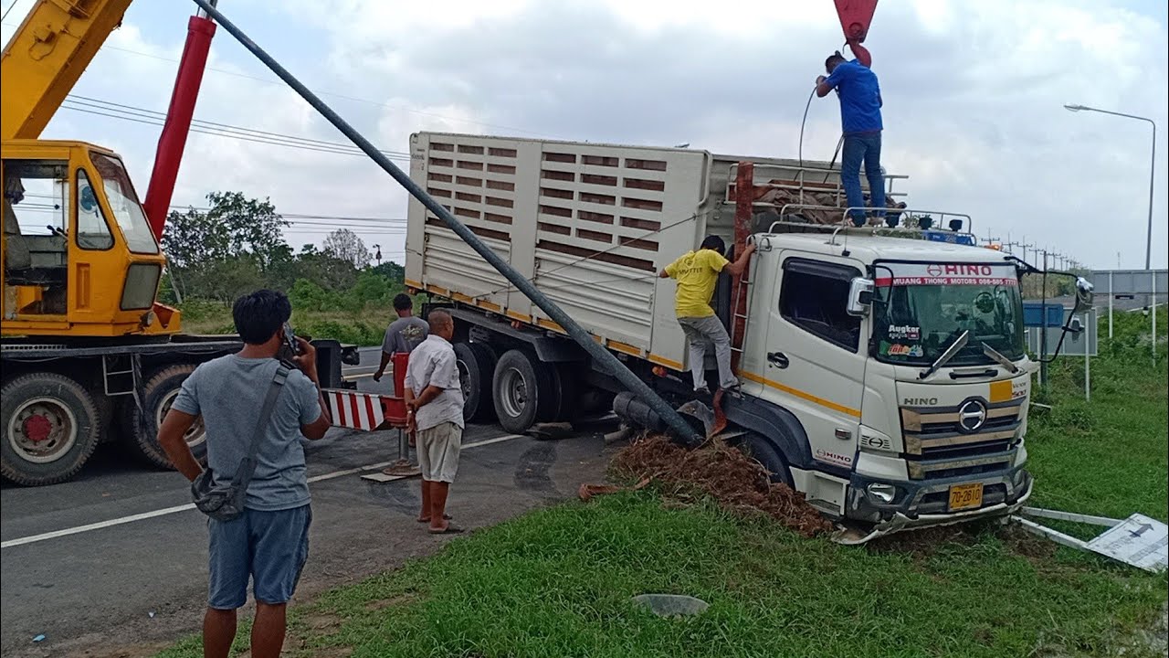 Hino victor500 รถดั้มซิ่ง ดินด่วน ภารกิจช่ายรถสิบล้อตกทาง  #รถเครนยกสิบล้อ