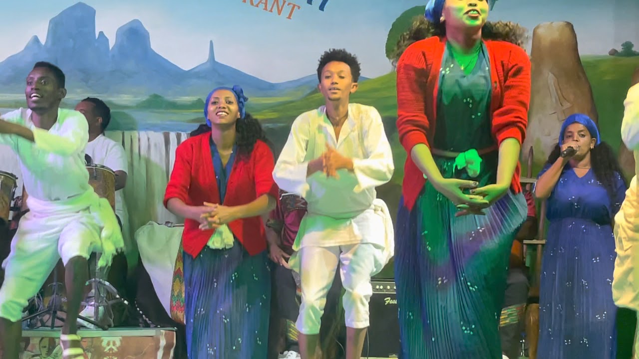 በቶቶት የባህል ምግብ አዳራሽ ከብዙ ግዜ በኃላ ከበሮ ተጫወትኩኝ