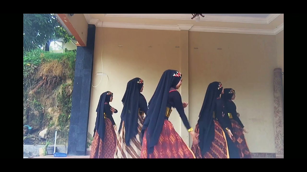 TARI BENTANG BANTEN XII IPA 3