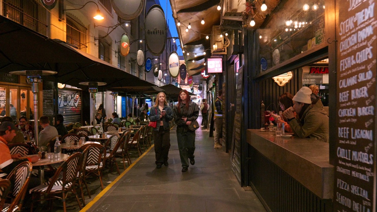 [4K] evening Melbourne walk in the city, Flinders St Station - walking tour ambience (binaural)