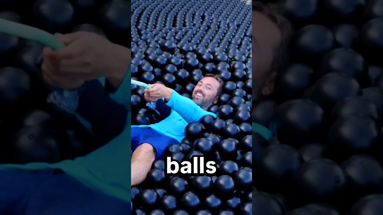 Никогда не плавайте в этих черных шарах 😳