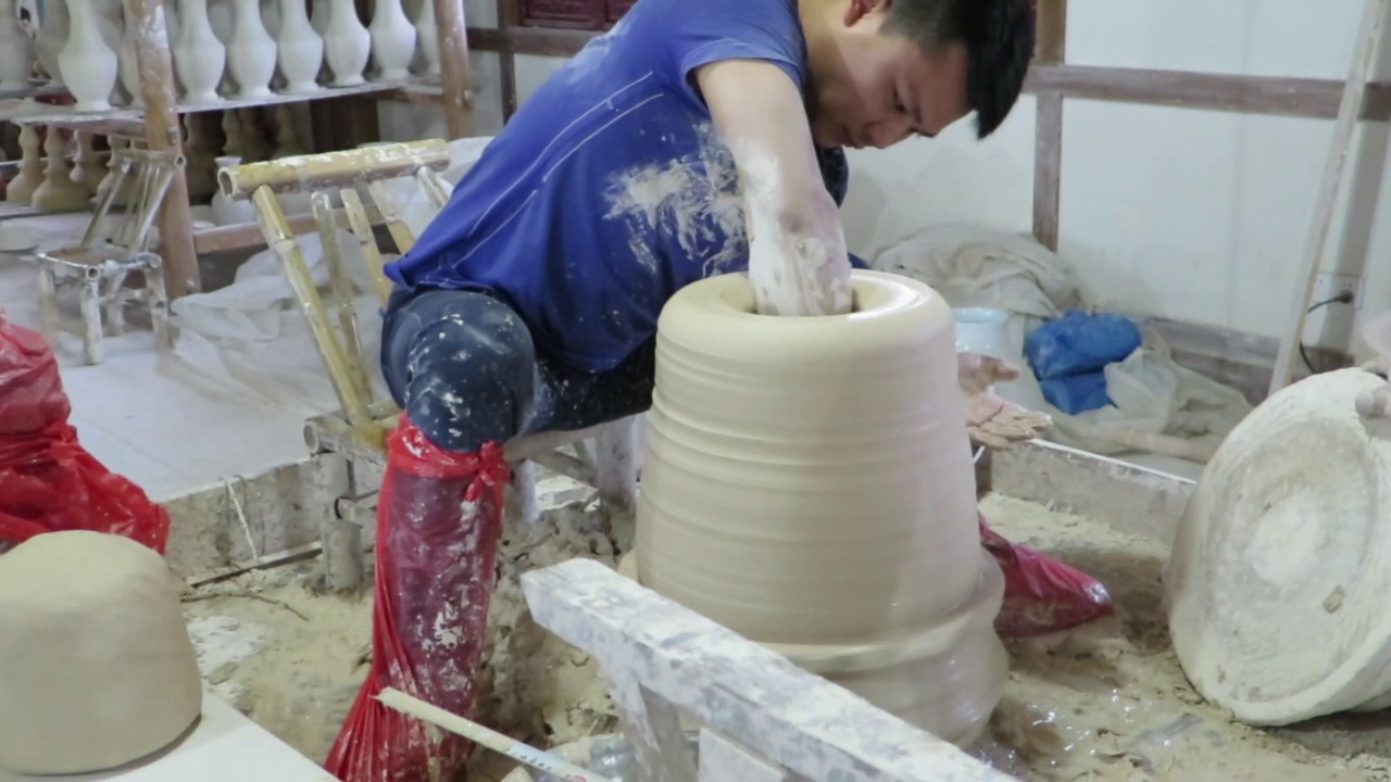 Big Pot Throwing at Royal China Pottery, Jingdezhen