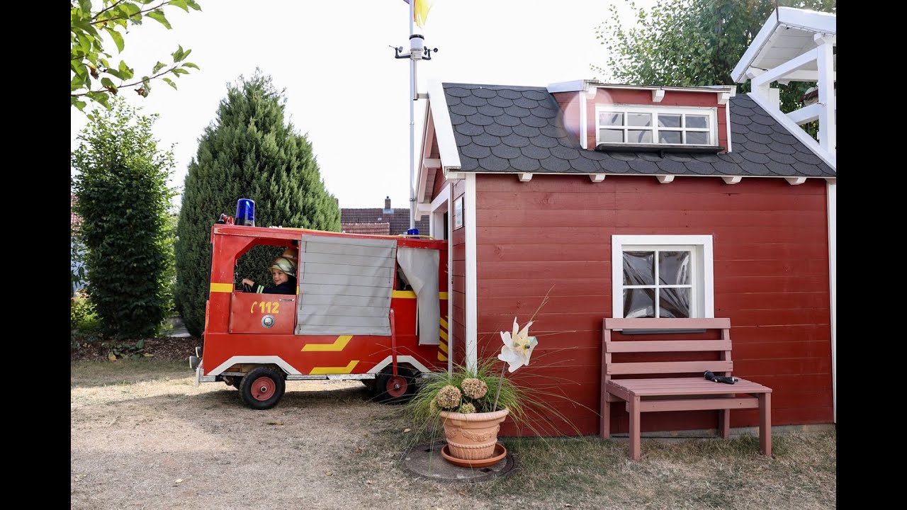 Opa Stefan baut Feuerwehrstützpunkt für Enkelkinder