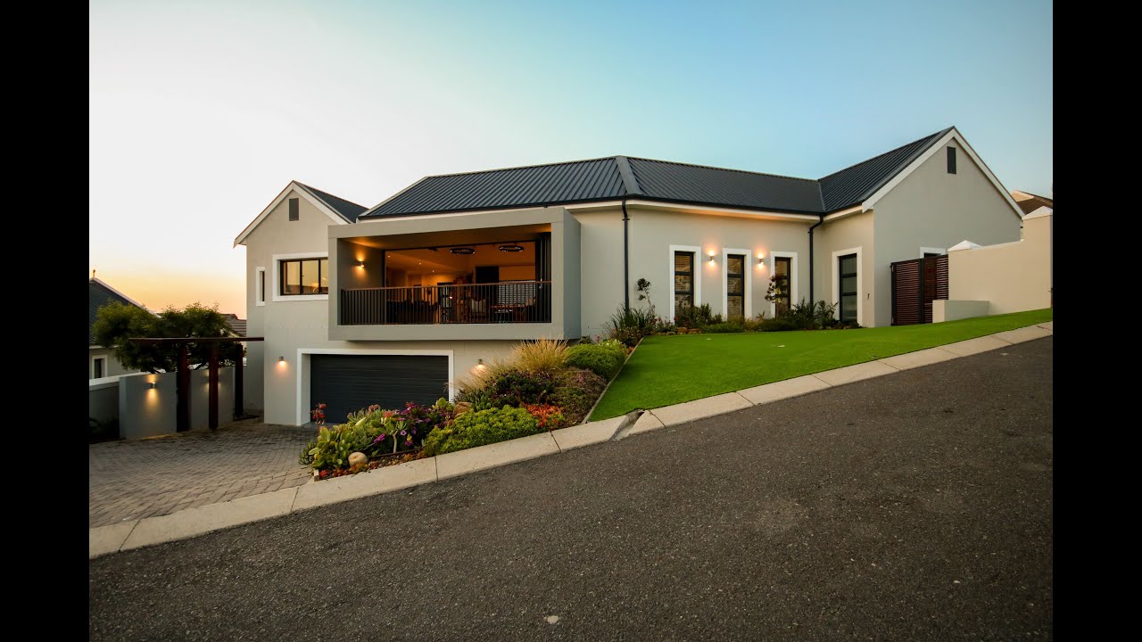 FOR SALE - Immaculate 4 bedroom home in Sought-After Meerhof Estate in Somerset West, Western Cape.