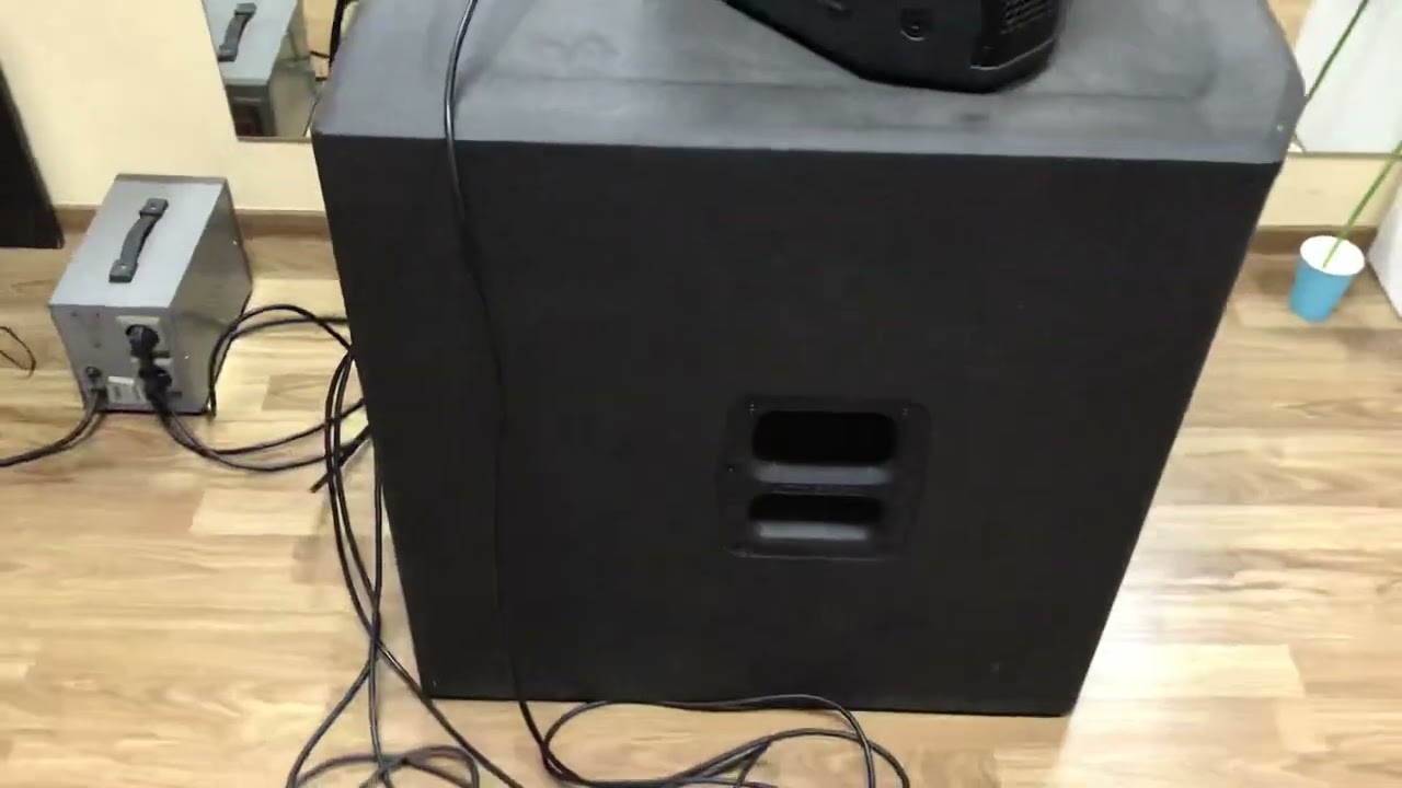 JBl prx 718 xlf