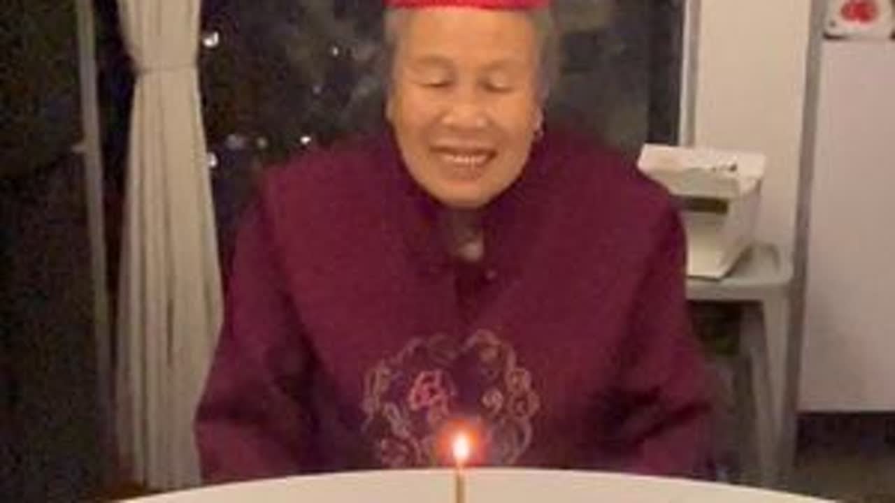 祝老妈生日快乐 老妈现在最大的爱好就是看抖音评论了，请大家一人留一句祝福的话送个我老妈，她每条都会看，说的越多她越开心，先谢过了！#vlog日常