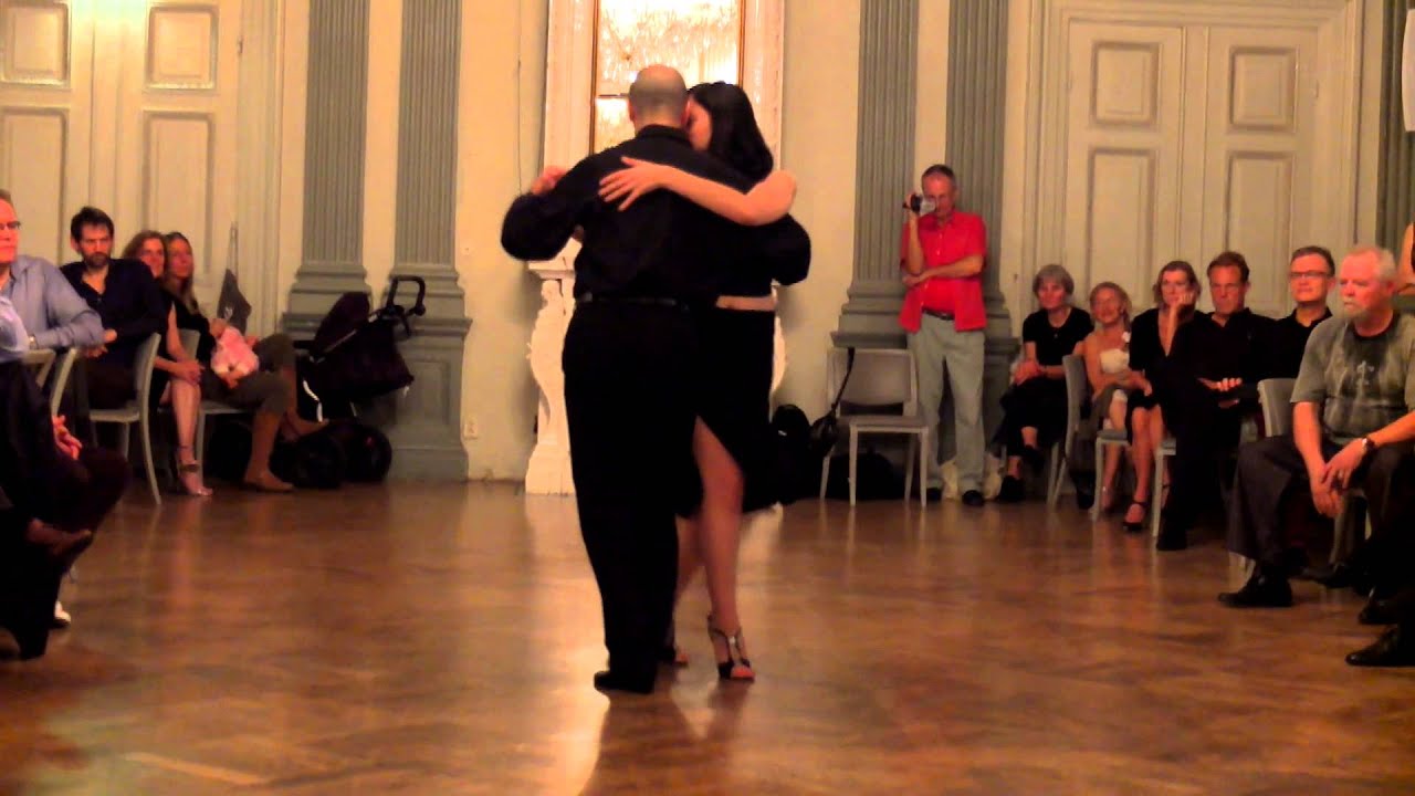 Aldo Mendez and Renata Alberti dancing milonga Ella es asi, Donato.