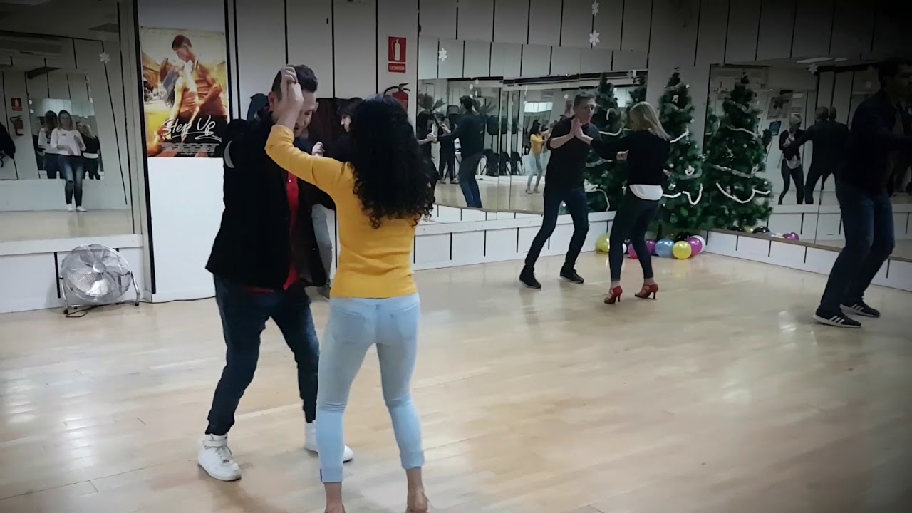 3 Figuras de Bachata Social Nivel Medio .Bailo con Naomi aluma