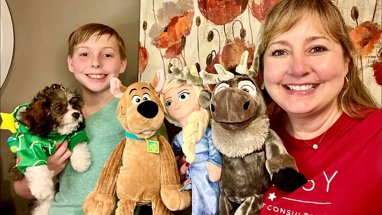 Scentsy December 1st Haul - includes Frozen, Scooby Doo, and other Holiday goodies