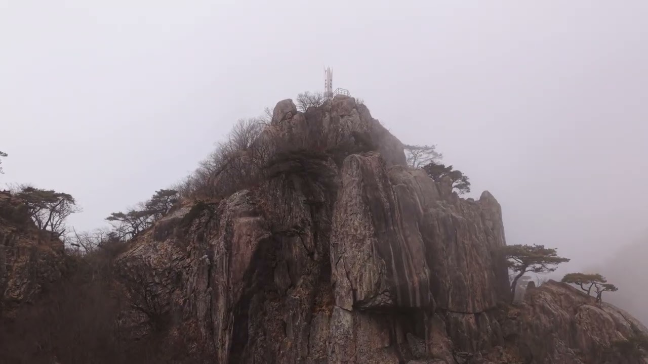 구름이 앉은 대둔산