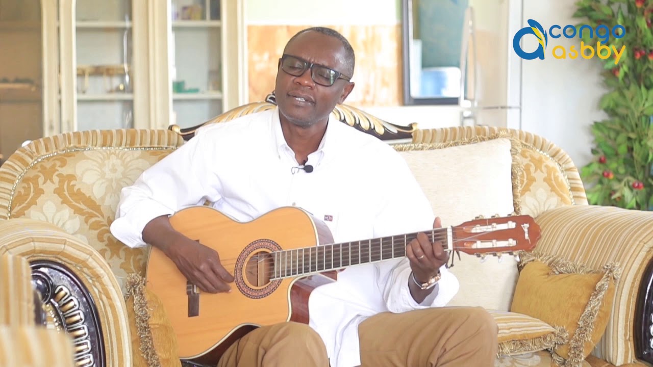 Sylvain Akouala Temple | Un coups d'oeil dans les passés