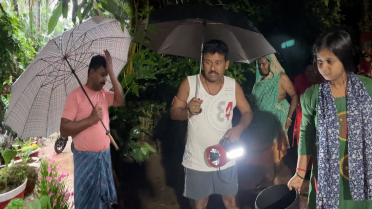 দেখুন বৃষ্টিতে পুকুর বাড়ি ঘরের এ কি অবস্থা ||