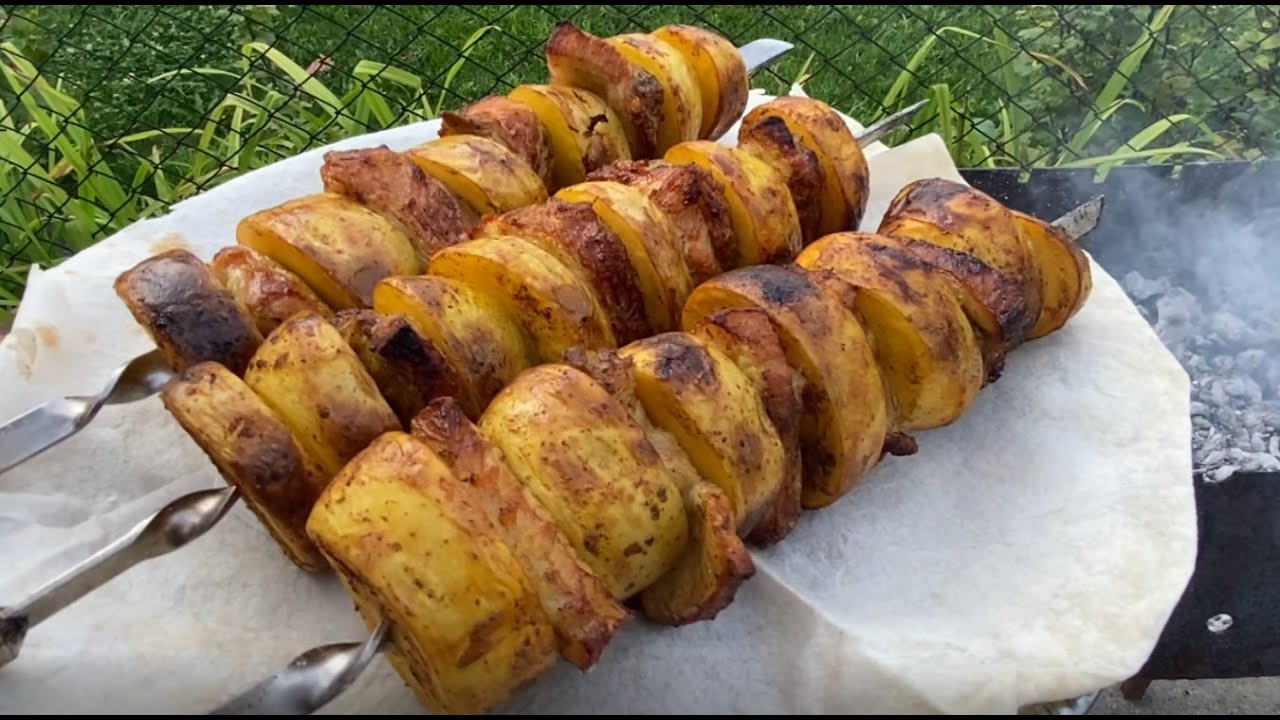 ВКУСНЕЙШИЙ ШАШЛЫК ИЗ КАРТОШКИ. СУПЕР Рецепт картошки с салом на мангале. КАРТОШКА на углях. ENG SUB