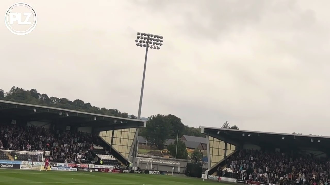 🔊🙌 St Mirren fans in dreamland against Rangers! 