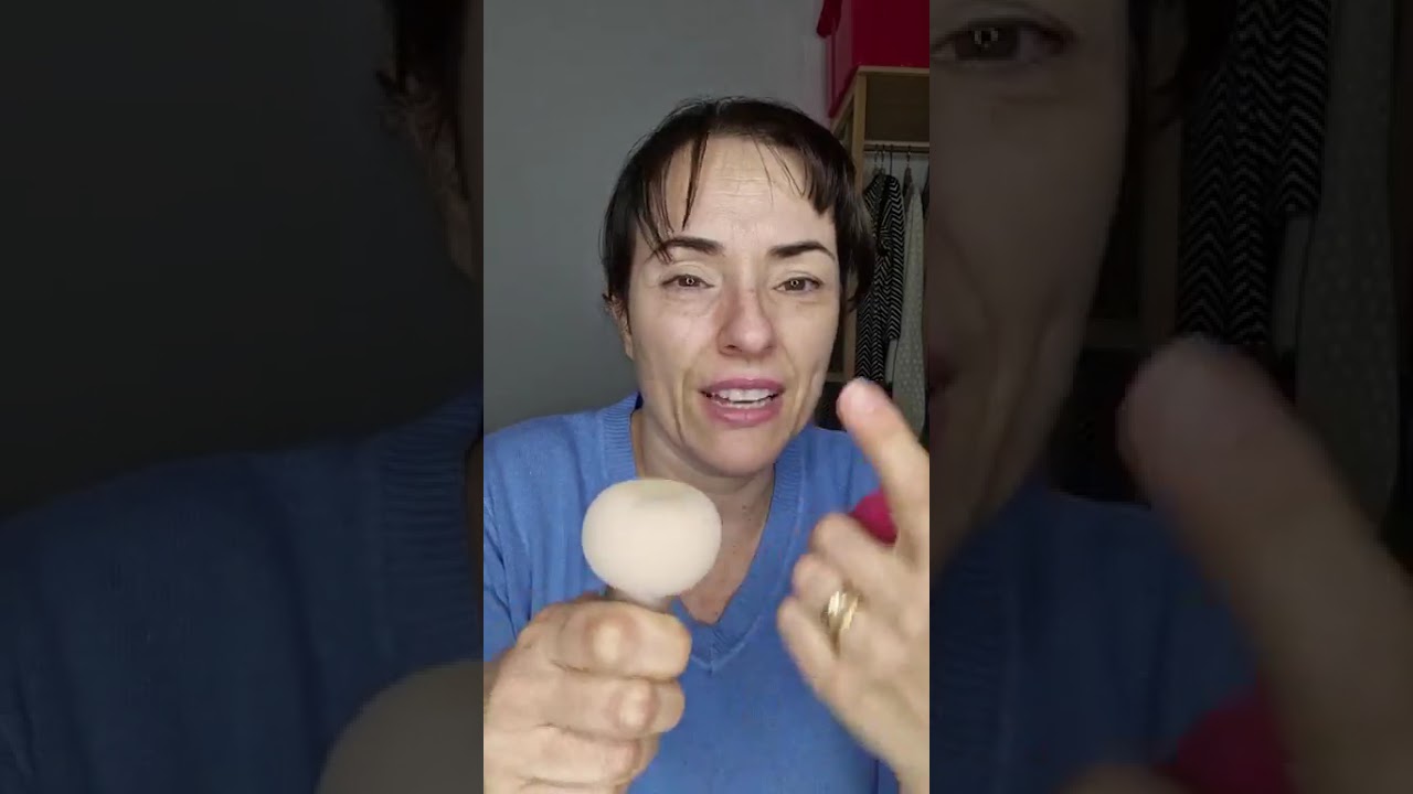 💙¿Sabías que el color azul disimula tus ojeras😜? Pruébalo y cuéntame qué te ha parecido 🤩