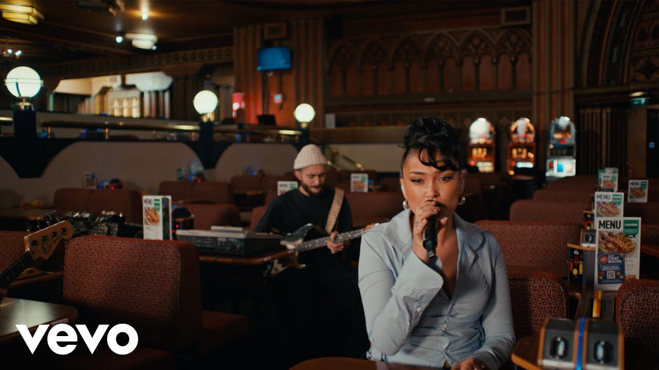 Joy Crookes - I Know You'd Kill (Live from the Bingo Hall)