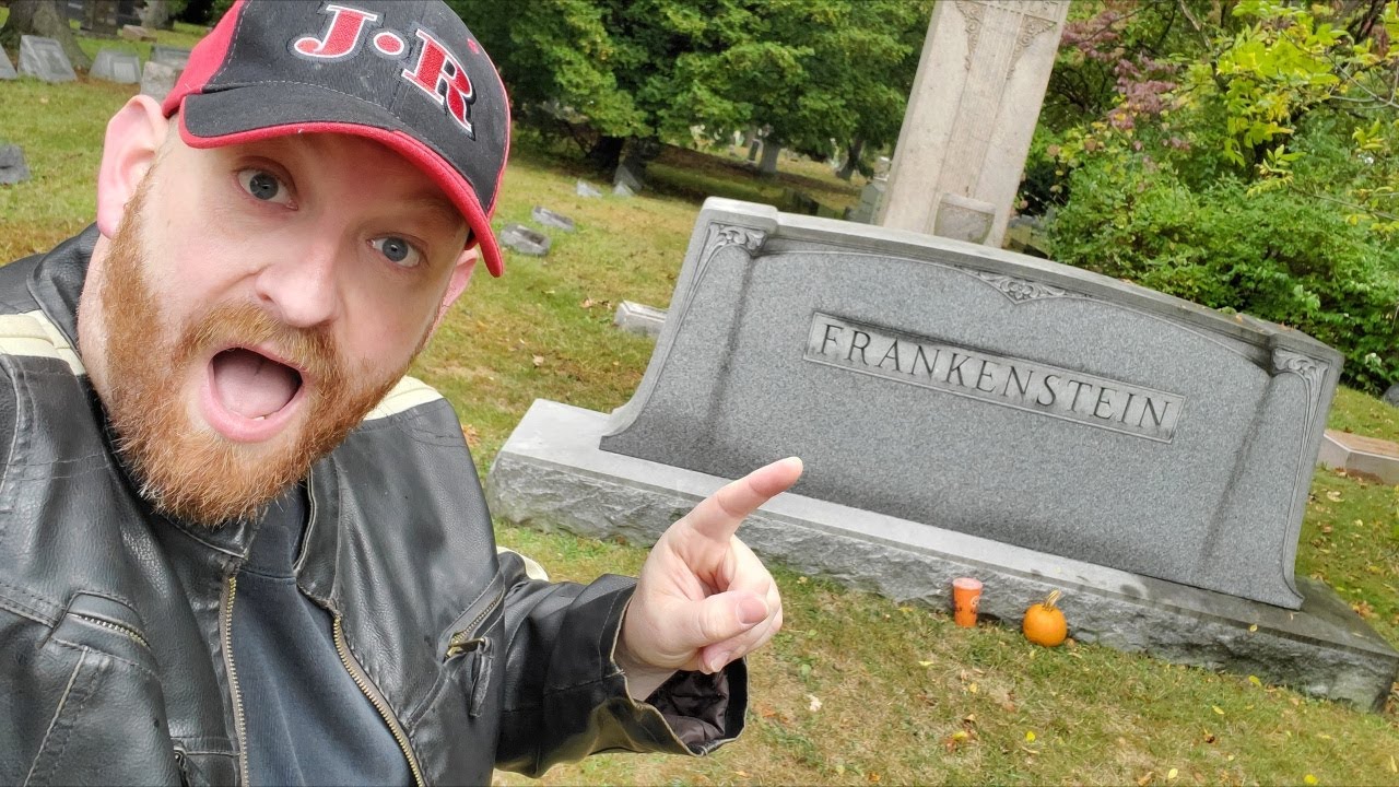 HALLOWEEN at WEST LAWN CEMETERY ! HUNTING FRANKENSTEIN'S GRAVE !