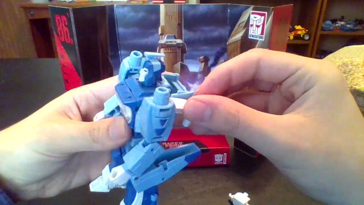 Transformers Studio Series '86 deluxe class Blurr - Transforming Weekend.