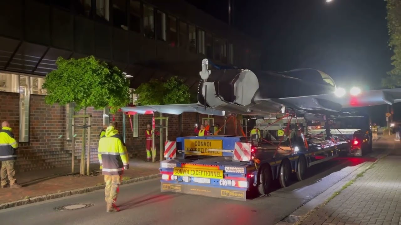 Schwertransport Eurofighter Die letzte Reise der 30+04 von Wittmund nach Upjever